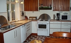 Gammelt køkken som ændres til følgende billeder: